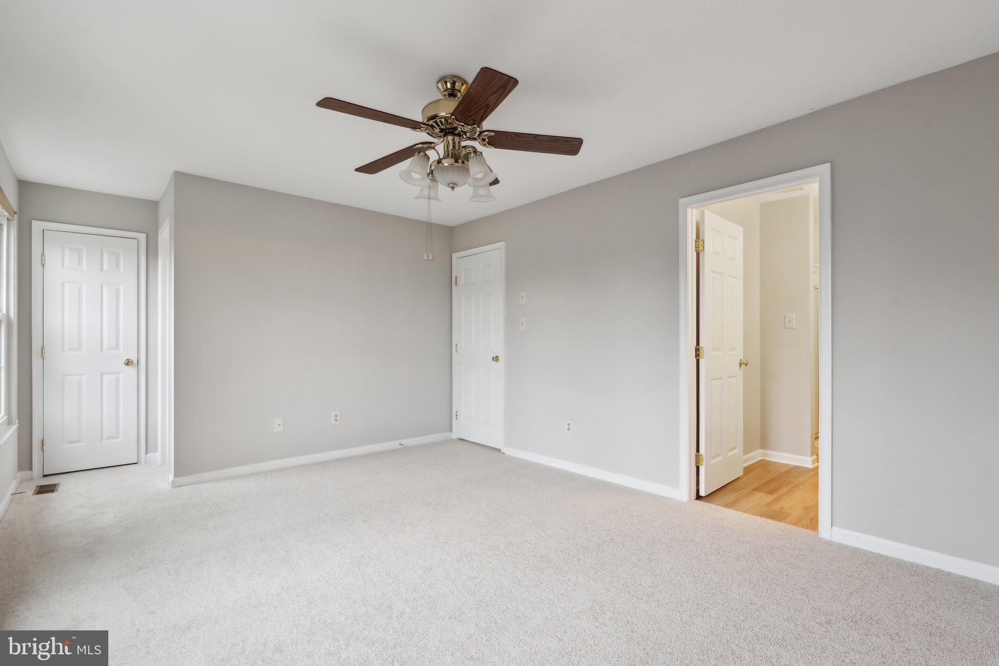 ASHBURN FARM - Residential Lease