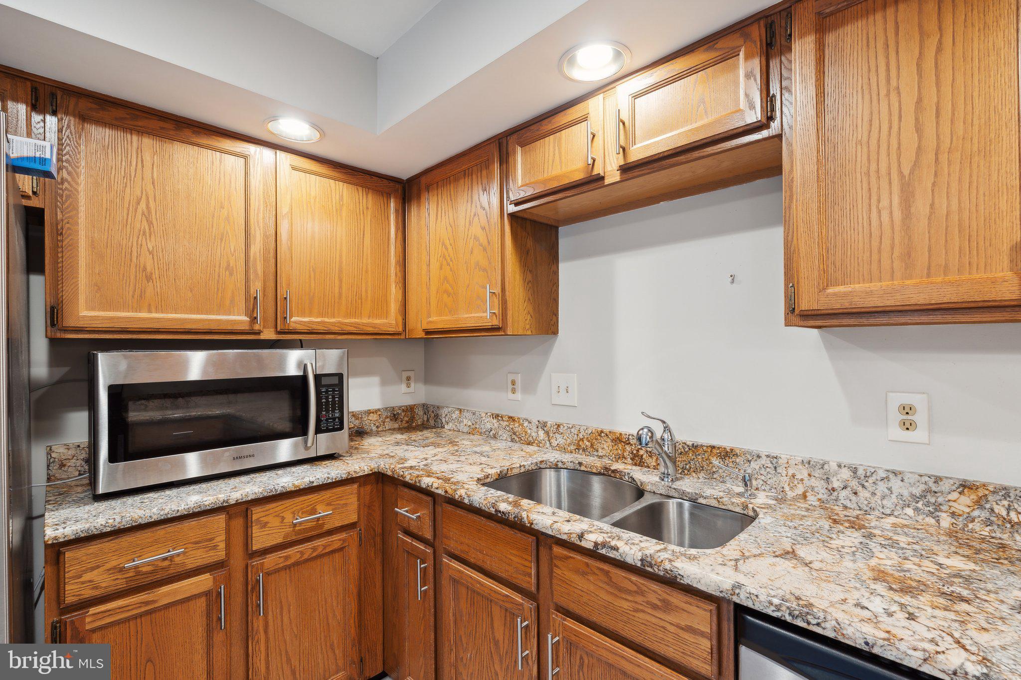 ASHBURN FARM - Residential Lease
