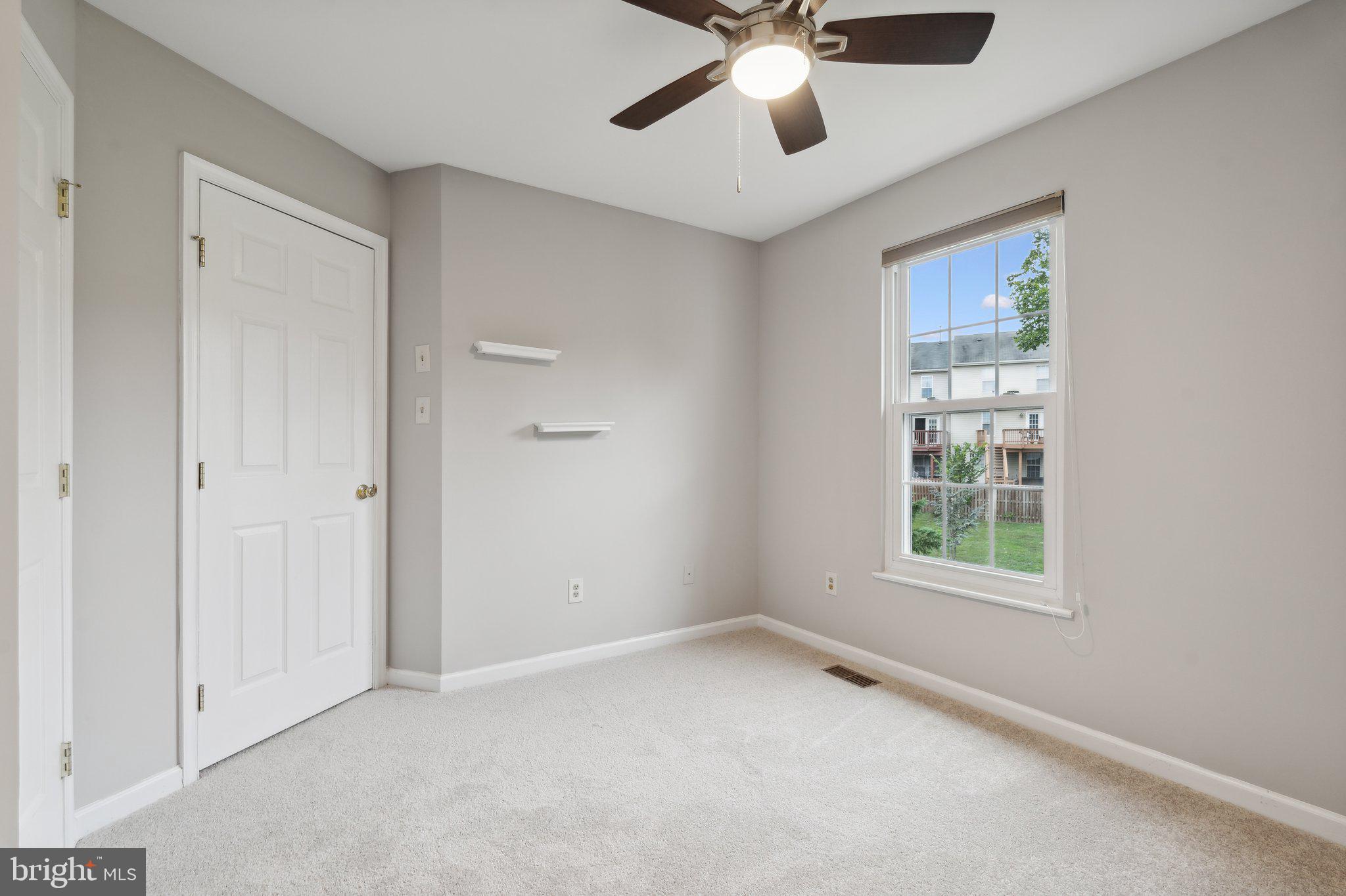 ASHBURN FARM - Residential Lease