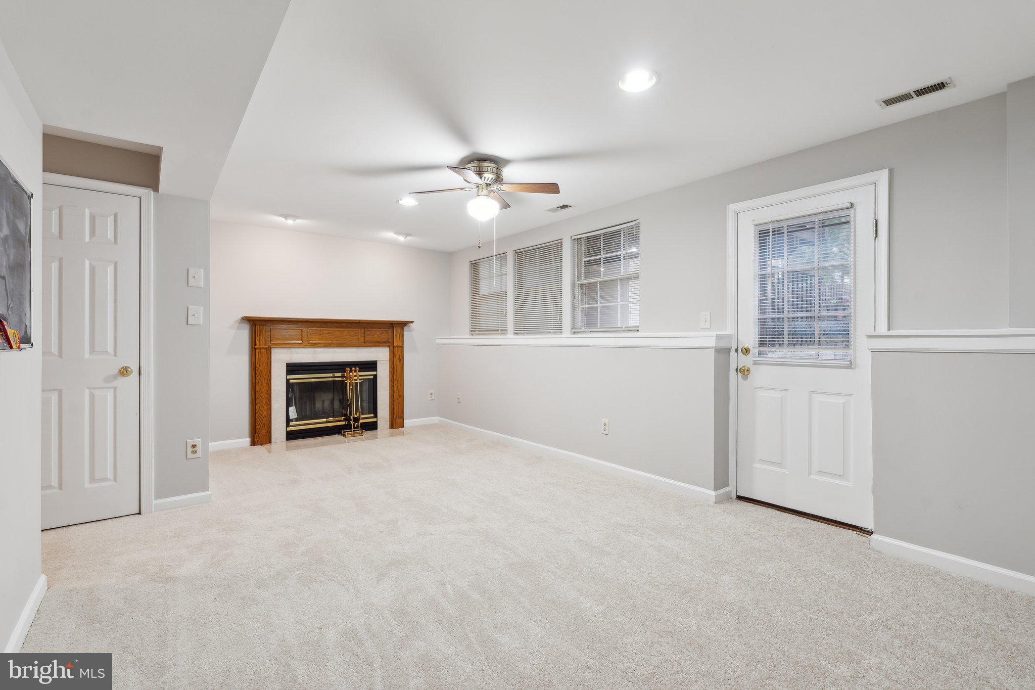 ASHBURN FARM - Residential Lease