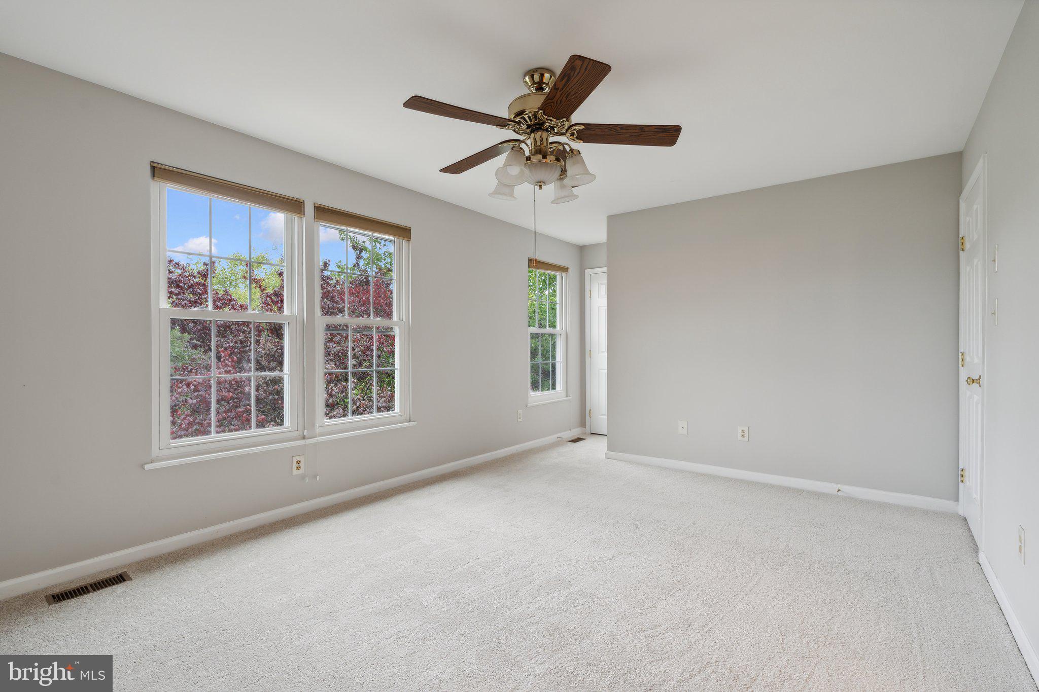 ASHBURN FARM - Residential Lease