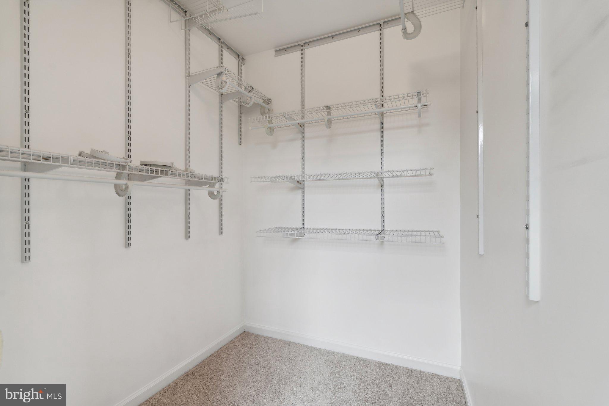 ASHBURN FARM - Residential Lease