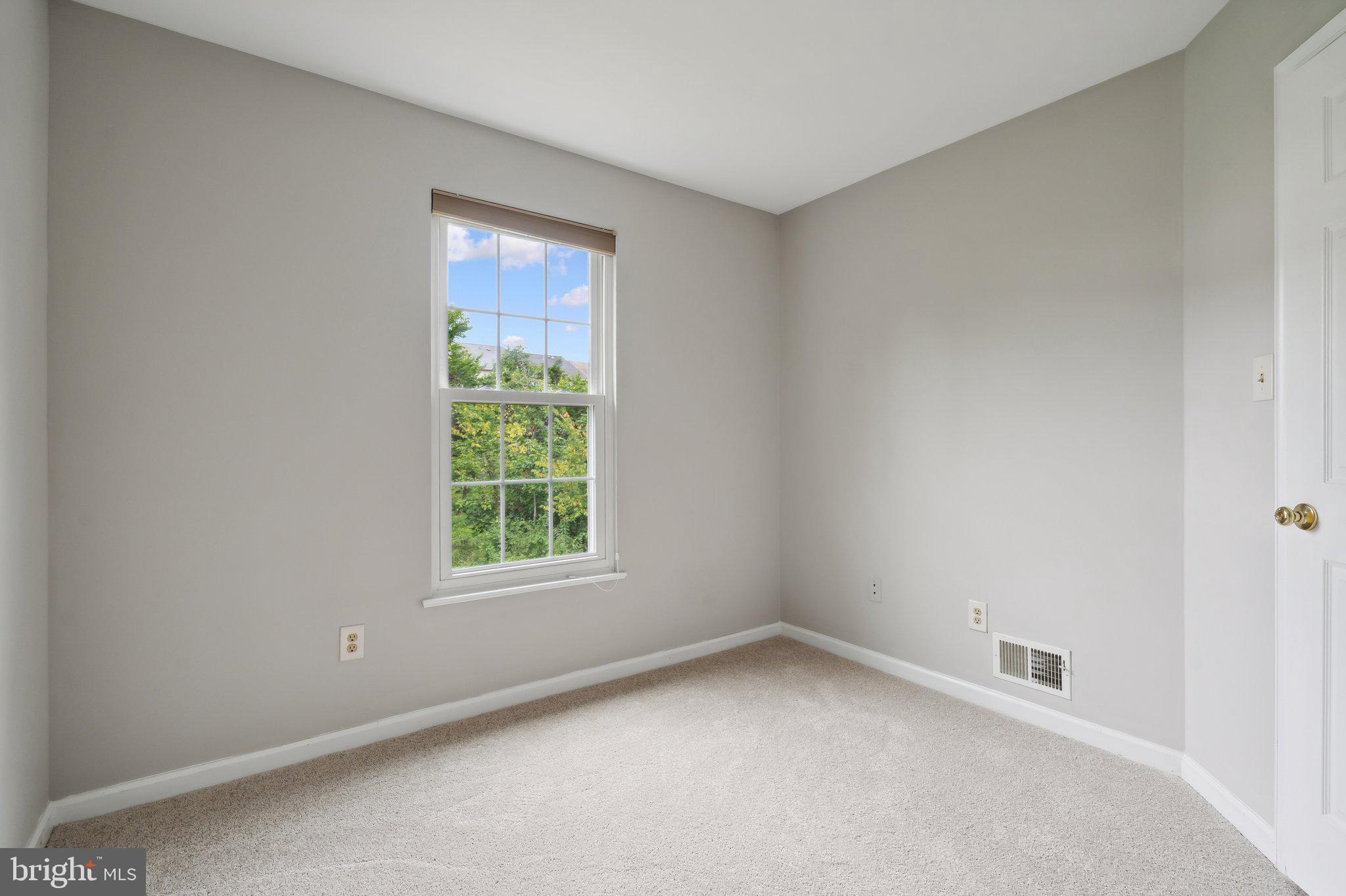 ASHBURN FARM - Residential Lease