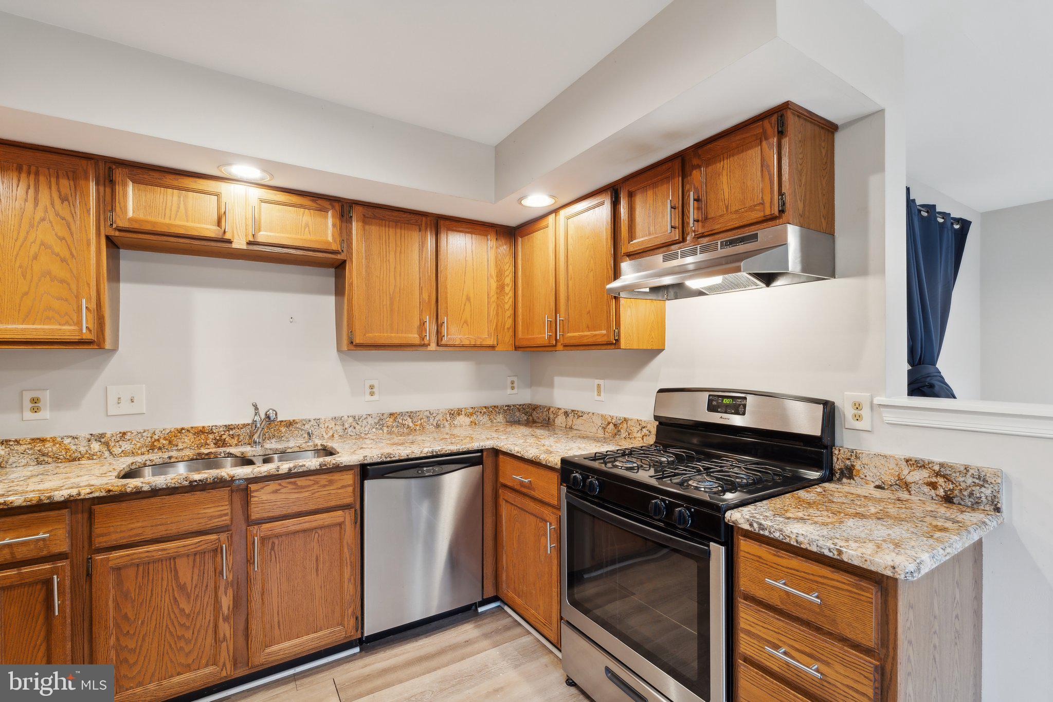 ASHBURN FARM - Residential Lease