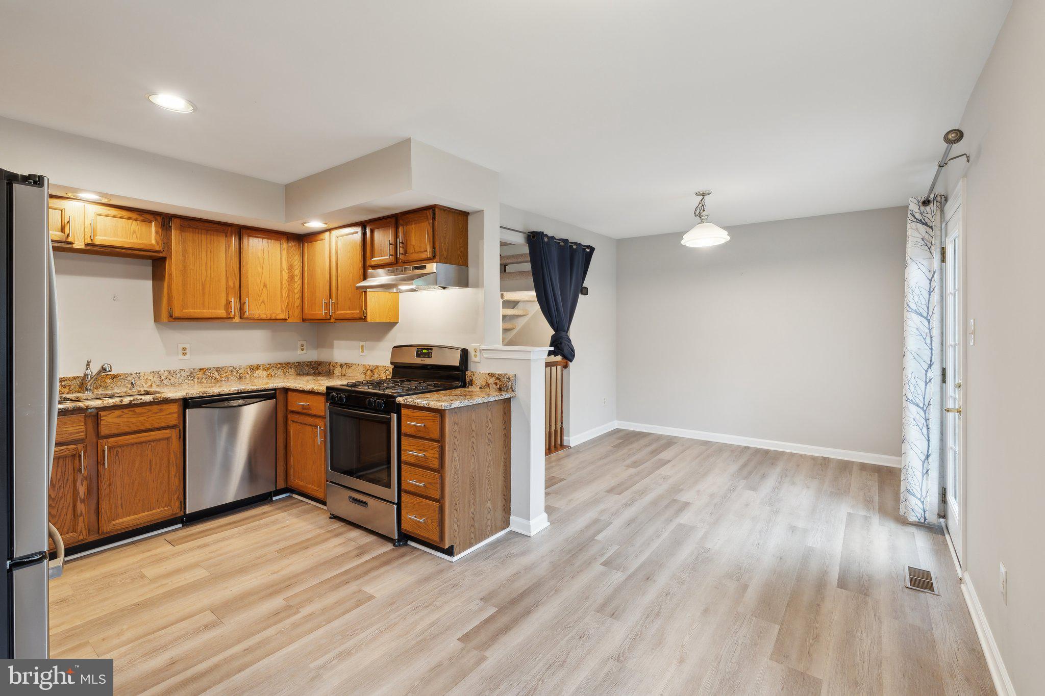 ASHBURN FARM - Residential Lease