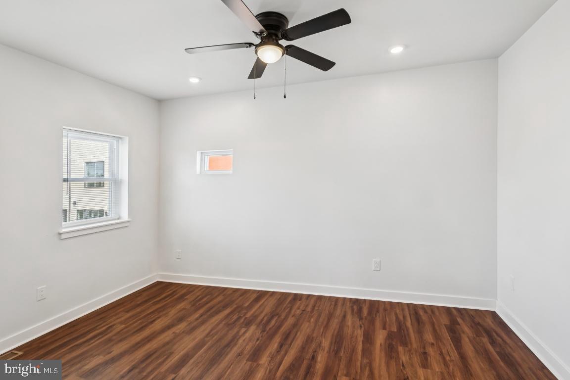 PORT RICHMOND - Residential Lease