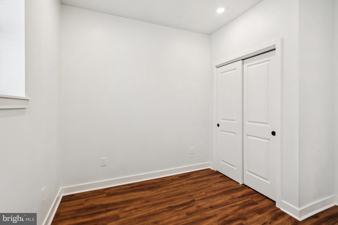 PORT RICHMOND - Residential Lease