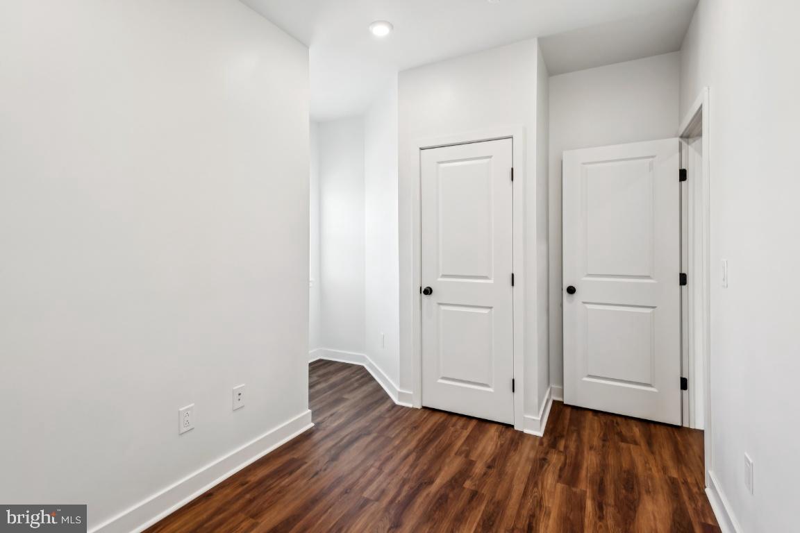 PORT RICHMOND - Residential Lease