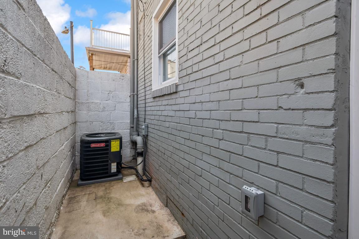 PORT RICHMOND - Residential Lease