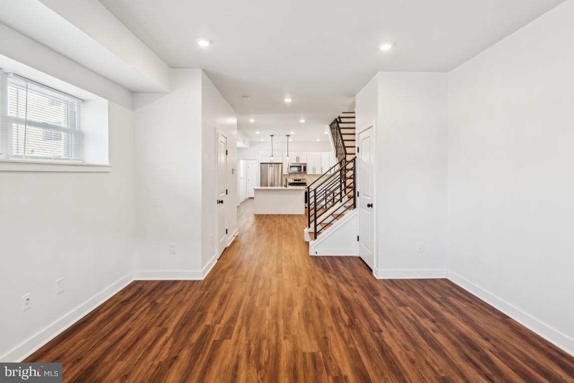 PORT RICHMOND - Residential Lease