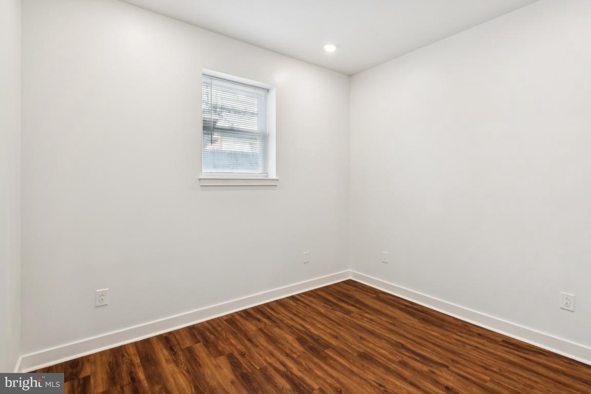 PORT RICHMOND - Residential Lease