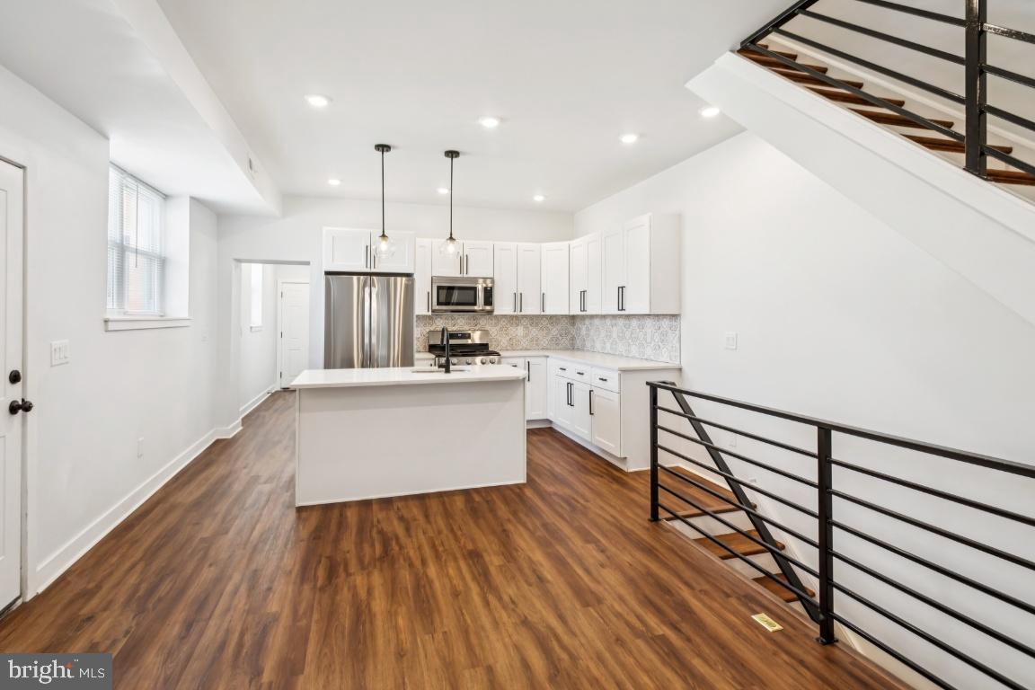 PORT RICHMOND - Residential Lease