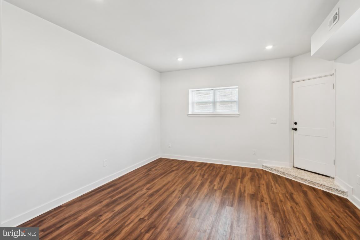 PORT RICHMOND - Residential Lease