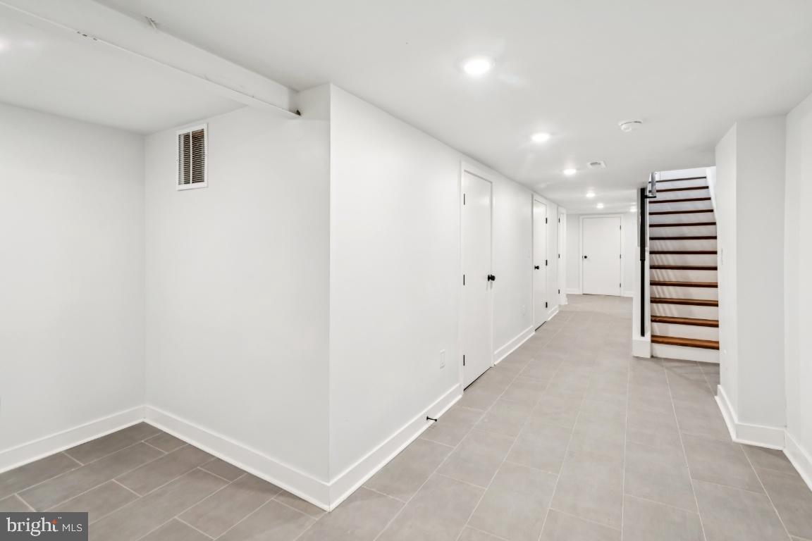 PORT RICHMOND - Residential Lease