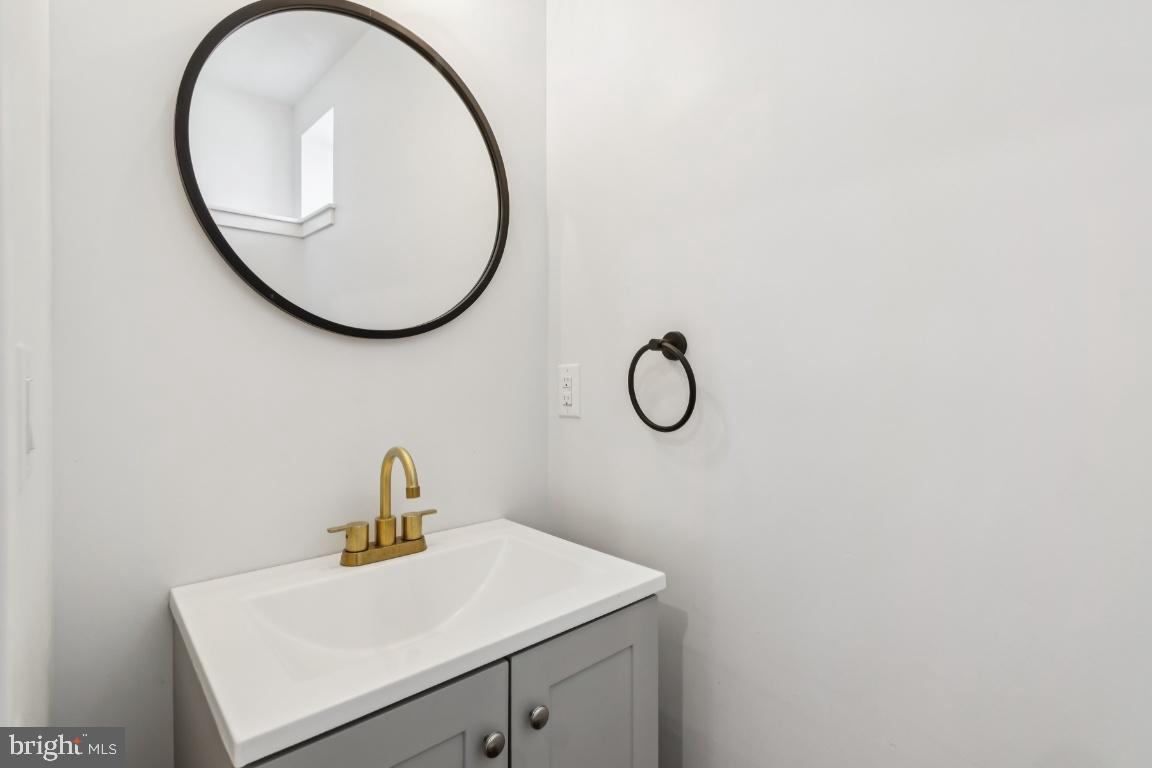 PORT RICHMOND - Residential Lease