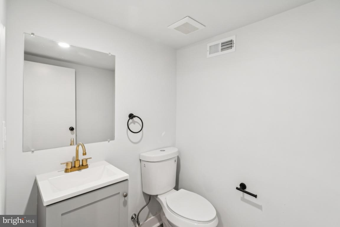 PORT RICHMOND - Residential Lease