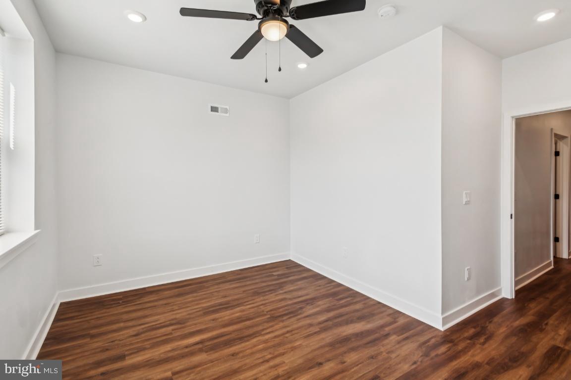 PORT RICHMOND - Residential Lease