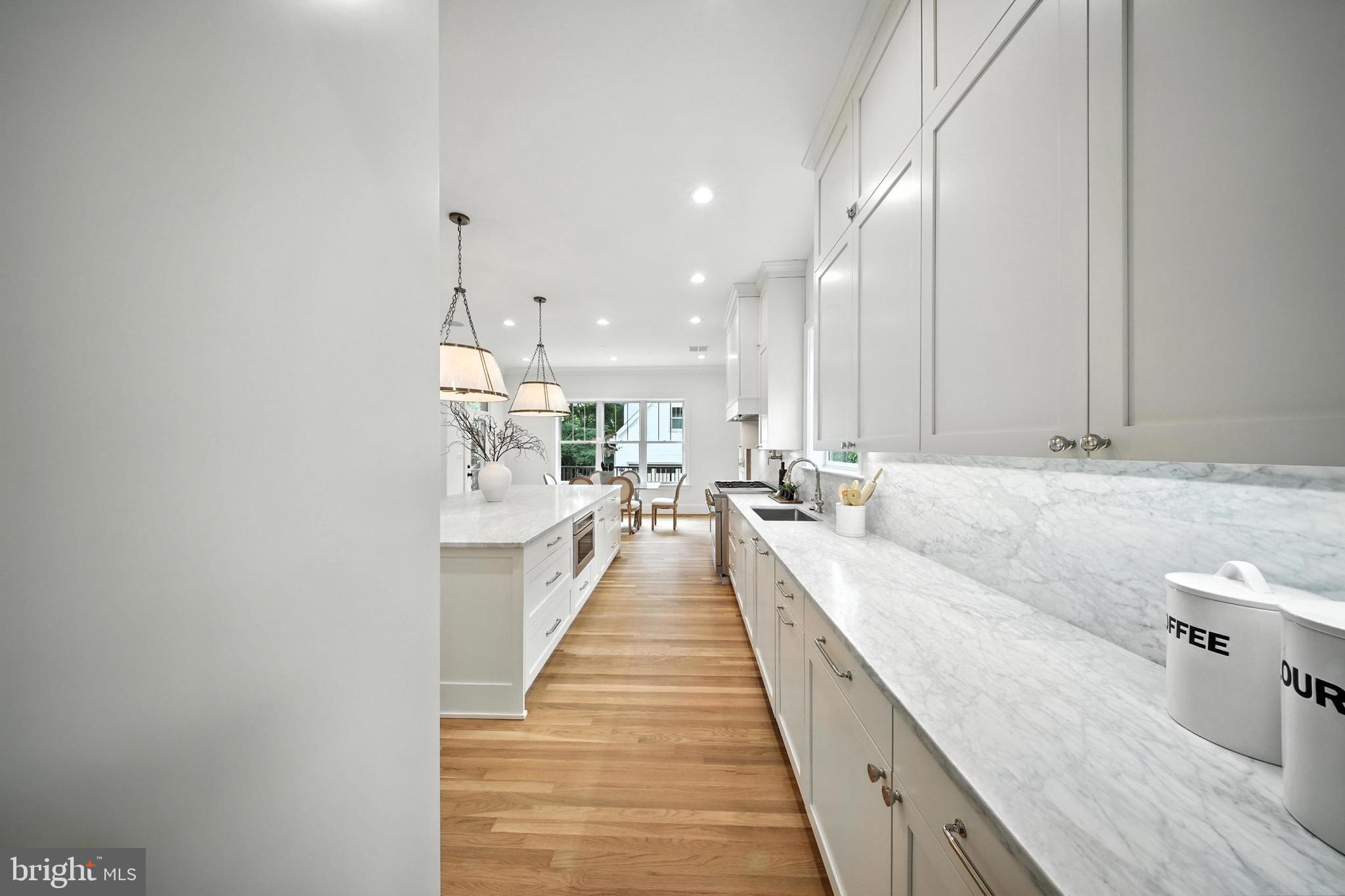 LYONHURST - Residential