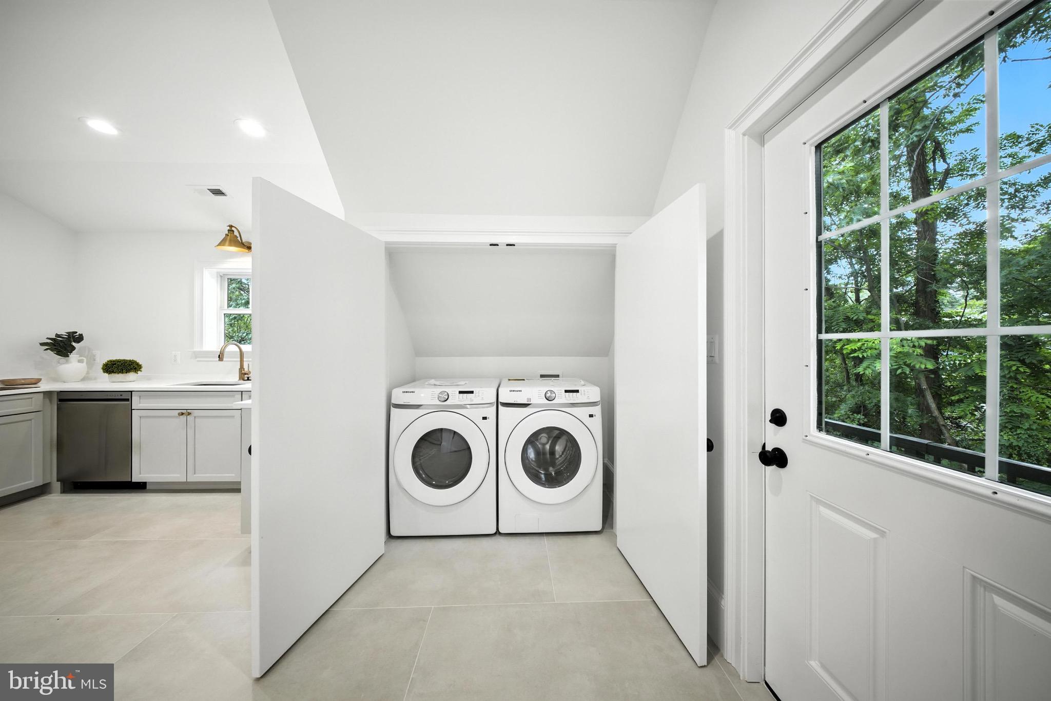 LYONHURST - Residential