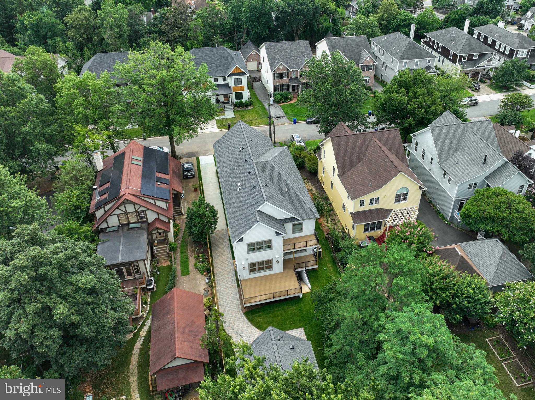 LYONHURST - Residential