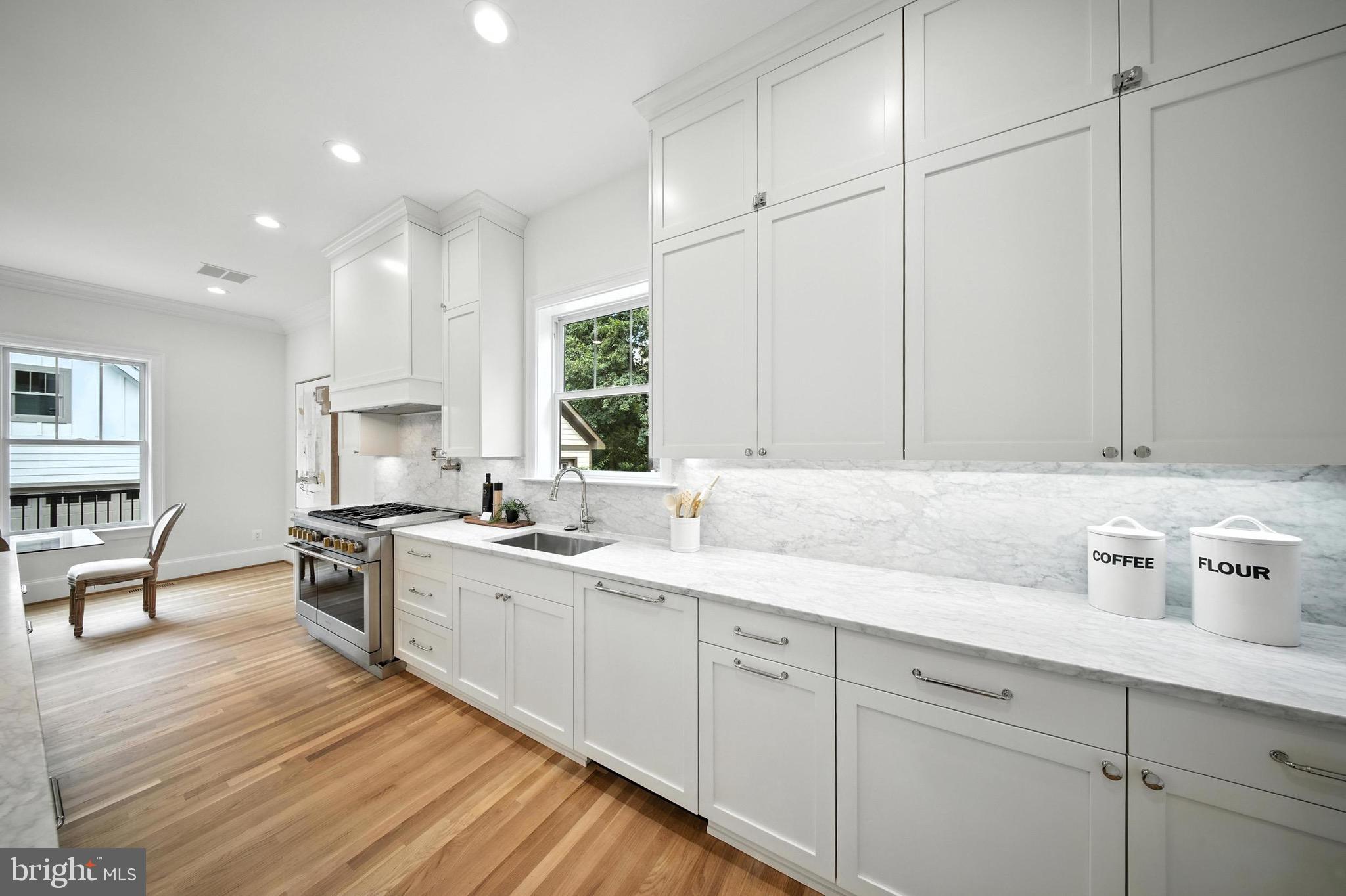 LYONHURST - Residential