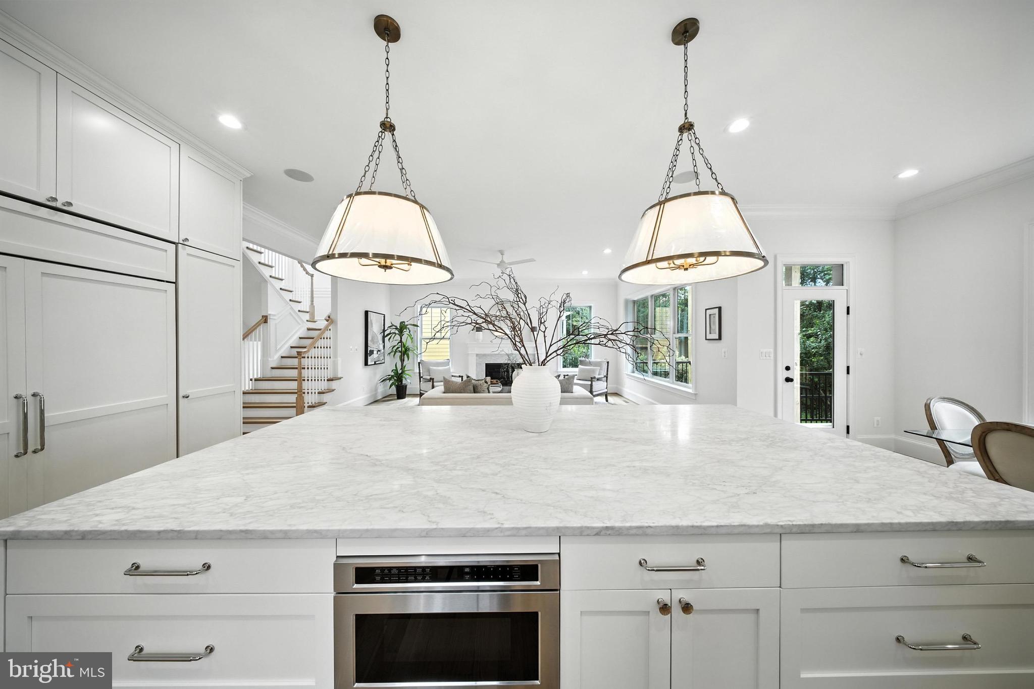 LYONHURST - Residential