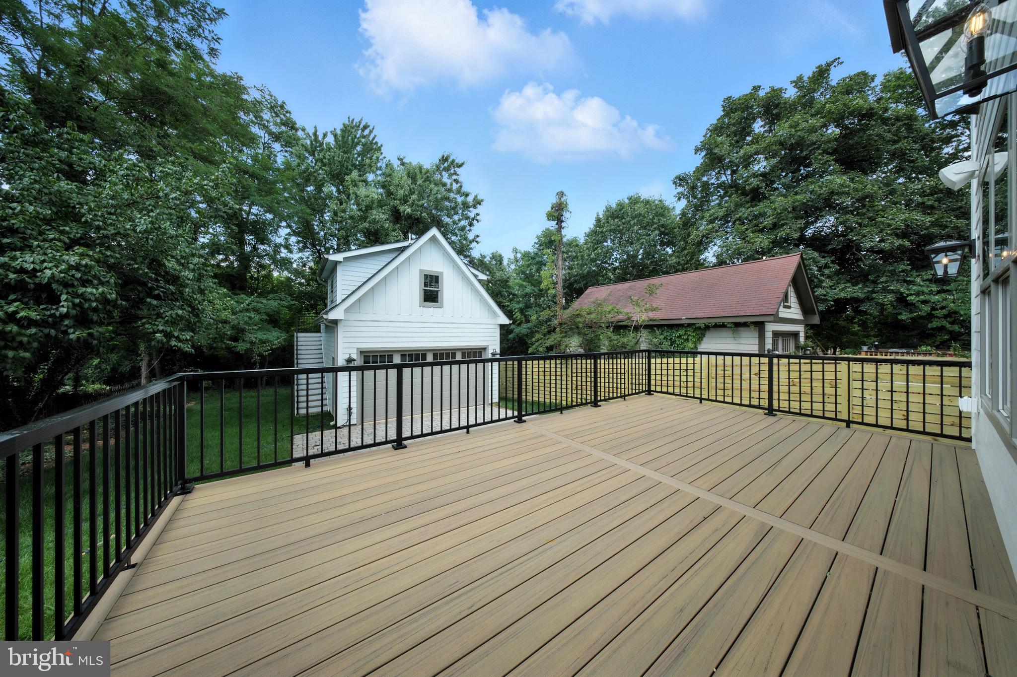 LYONHURST - Residential