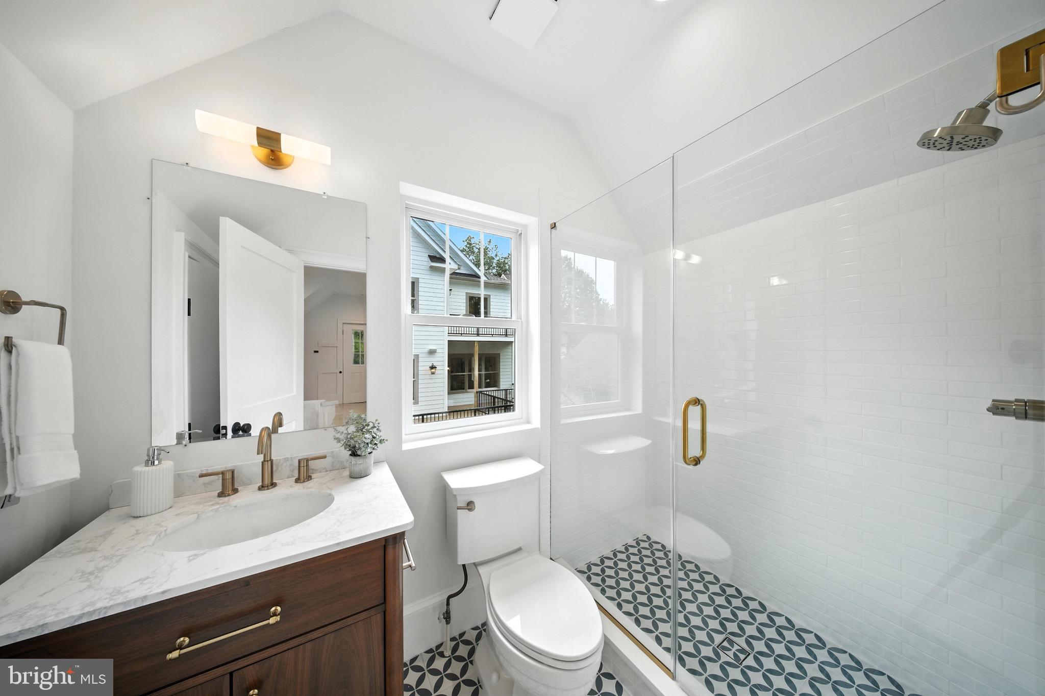 LYONHURST - Residential