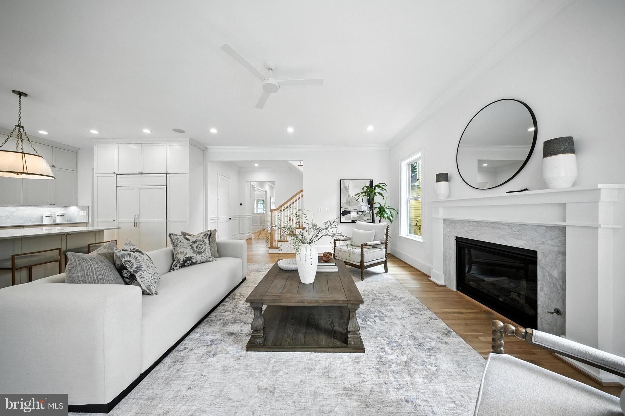 LYONHURST - Residential