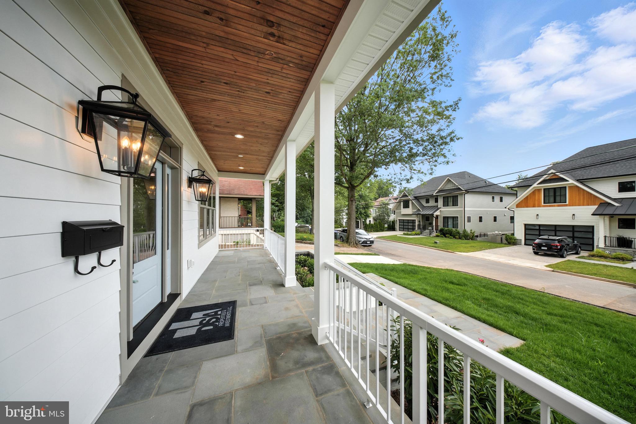 LYONHURST - Residential