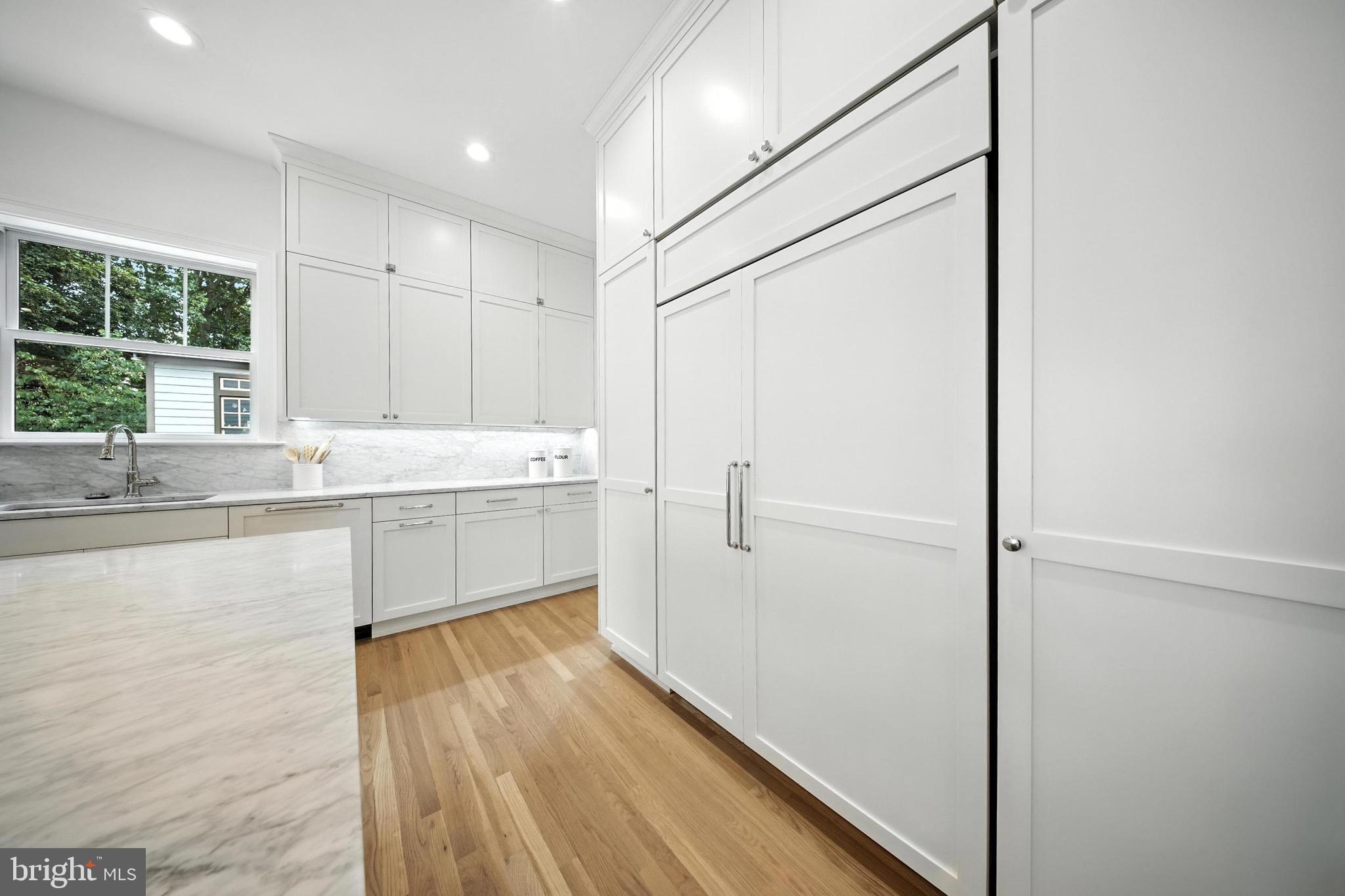 LYONHURST - Residential