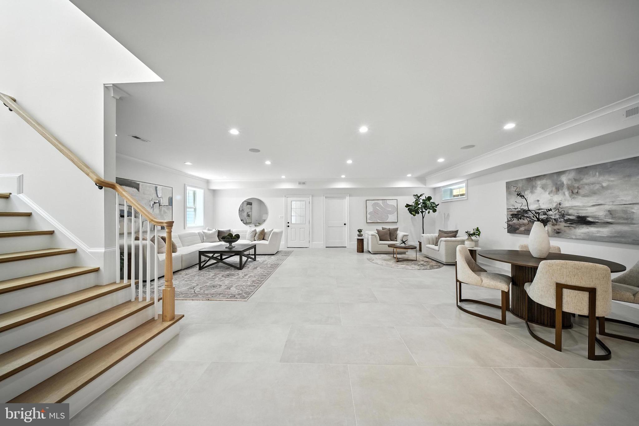 LYONHURST - Residential