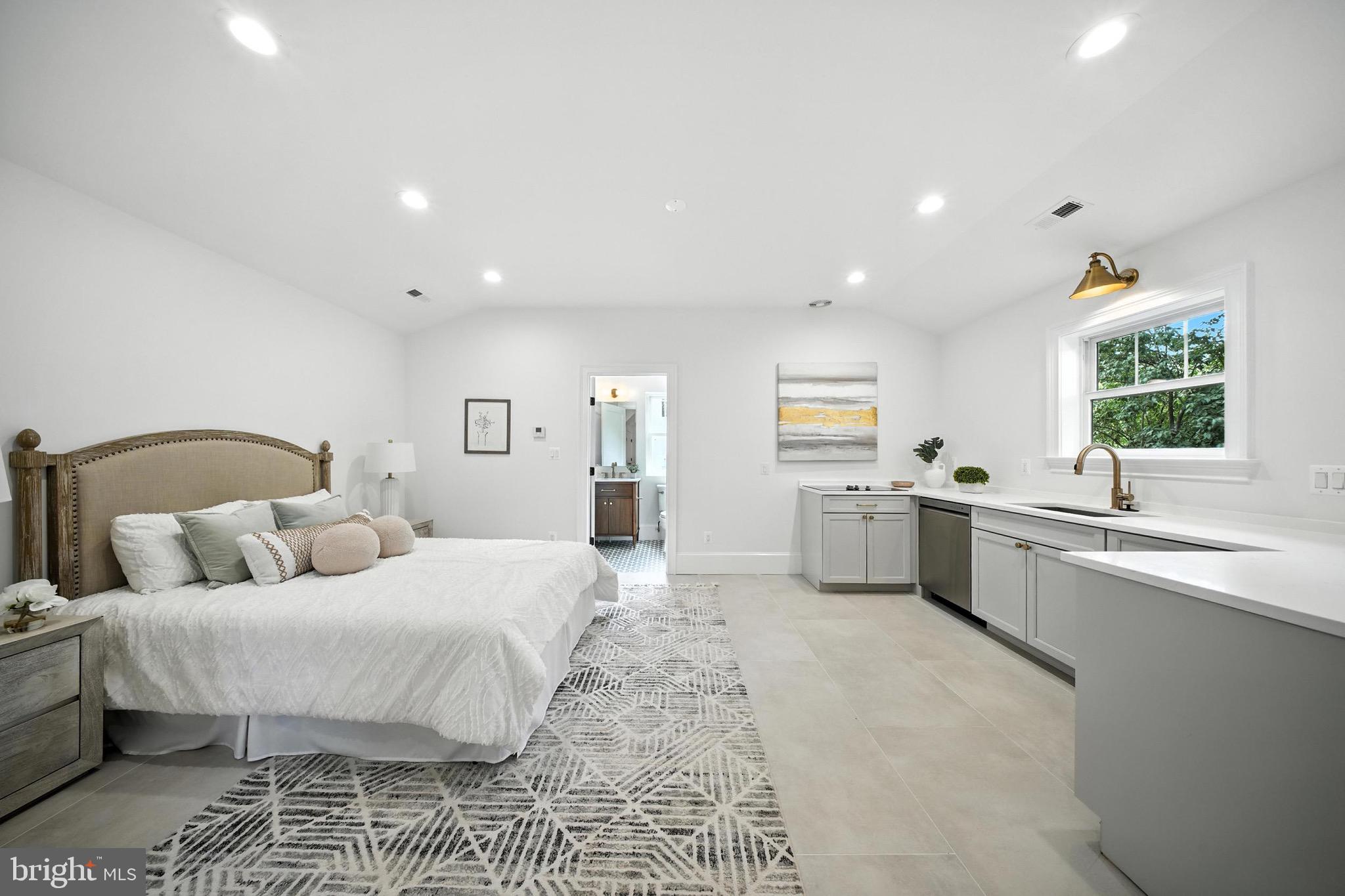 LYONHURST - Residential