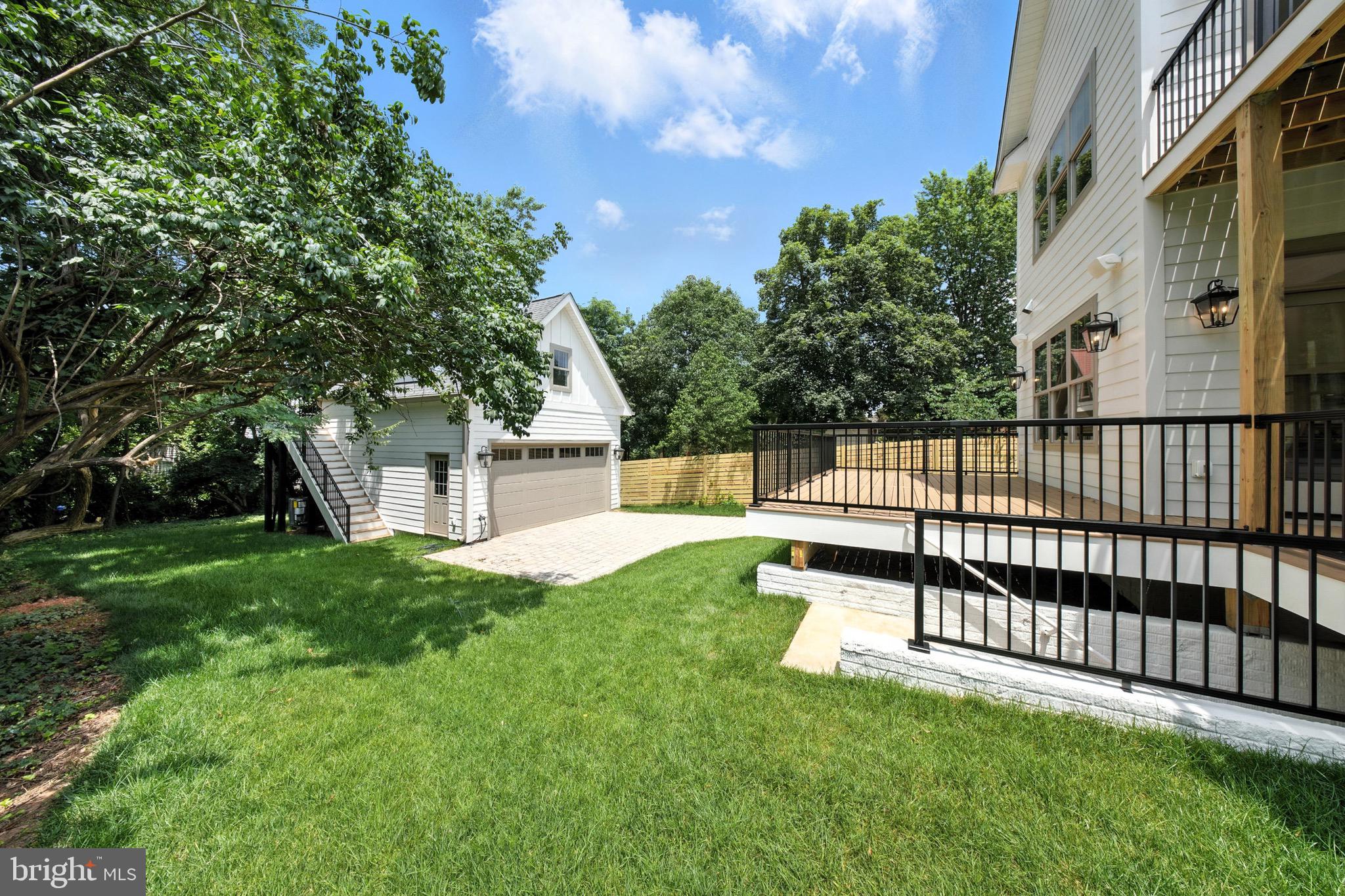 LYONHURST - Residential