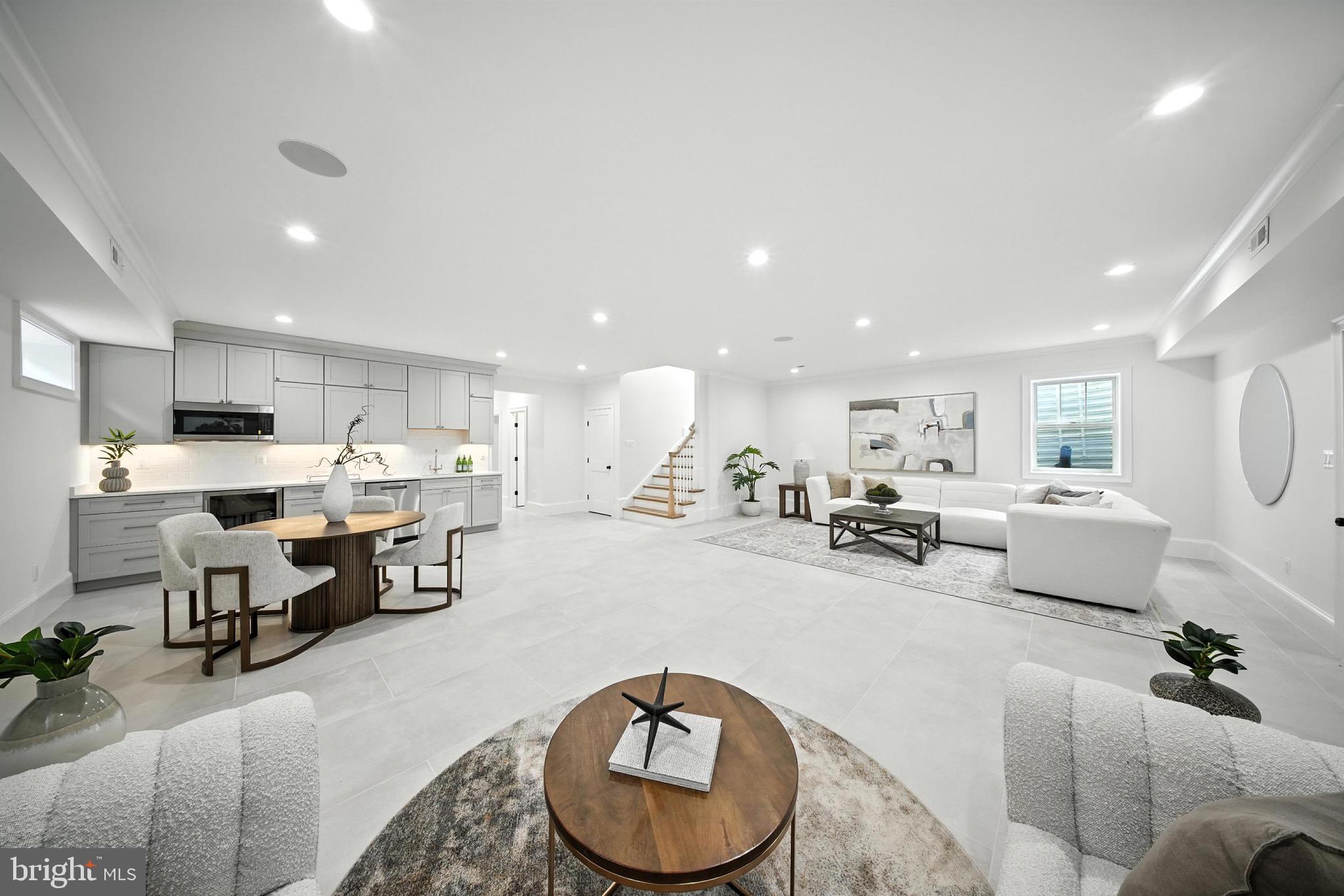 LYONHURST - Residential