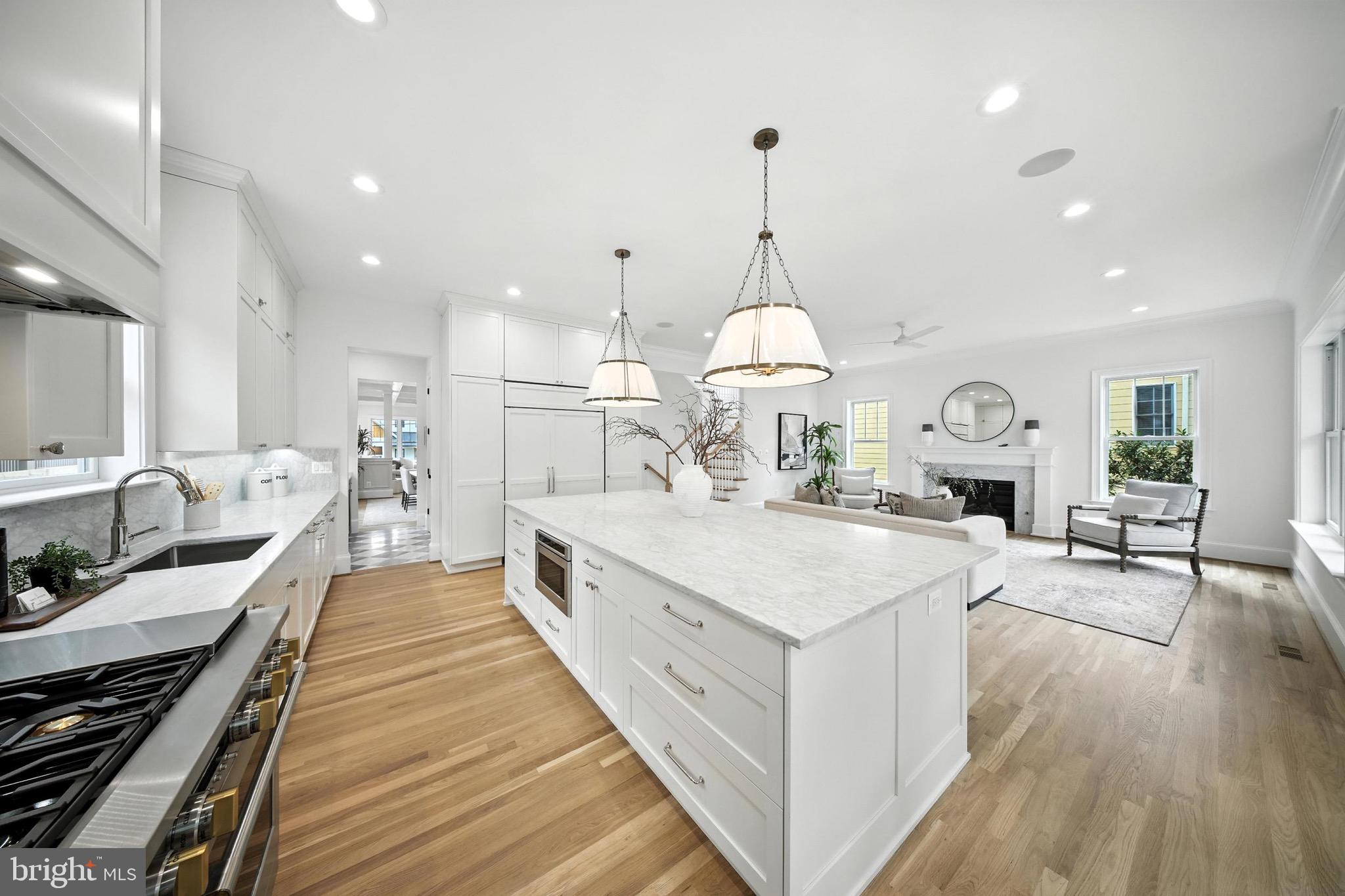 LYONHURST - Residential