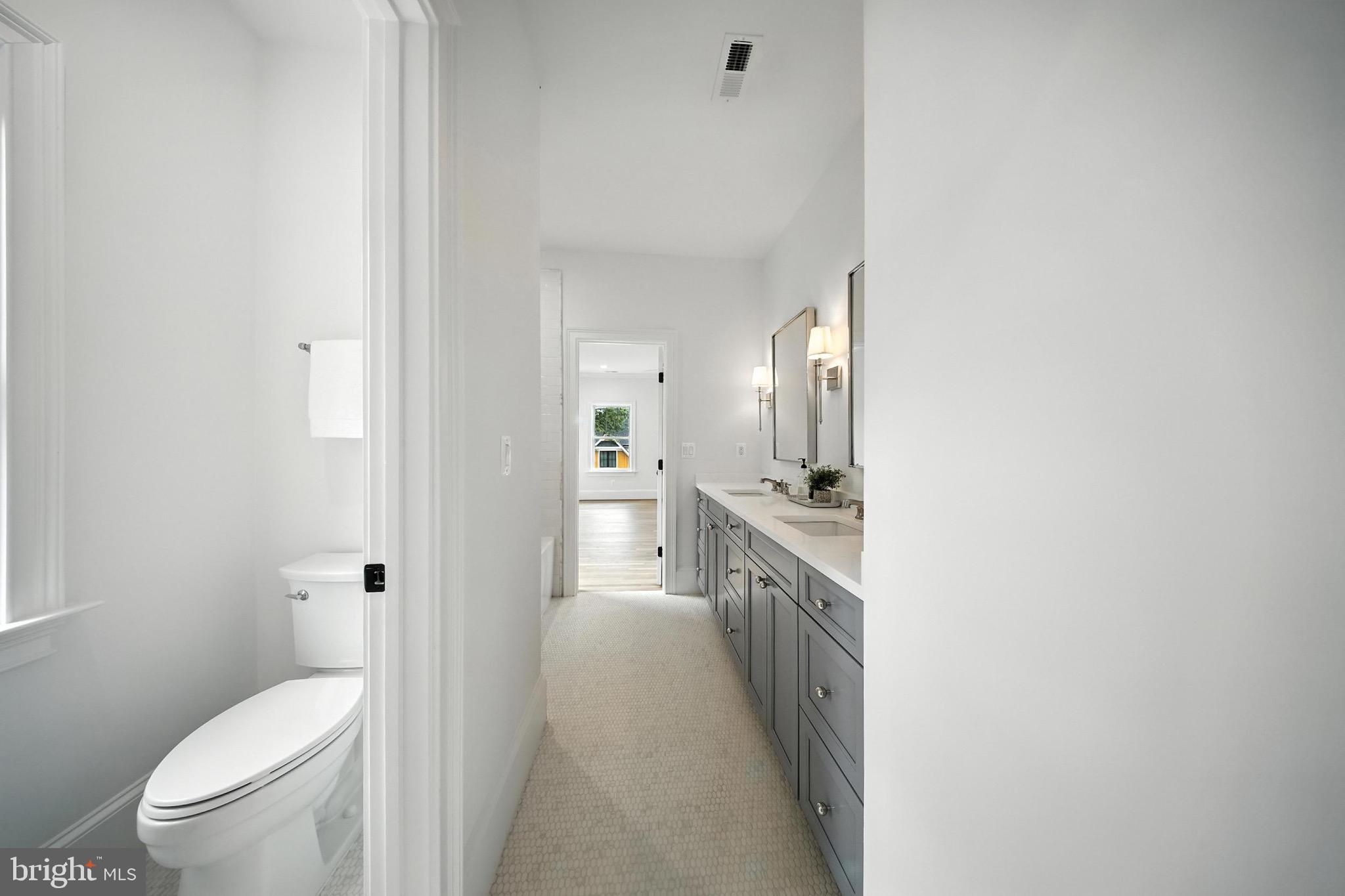 LYONHURST - Residential