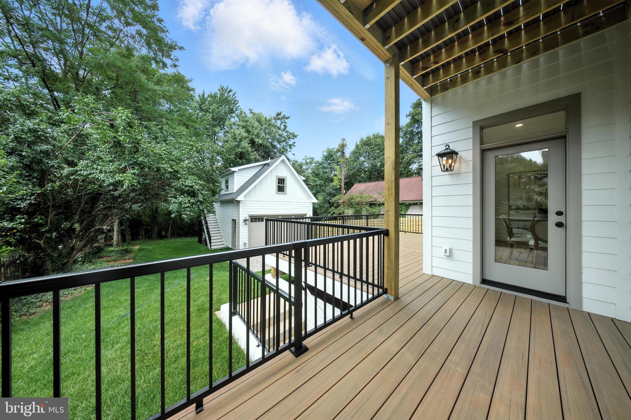 LYONHURST - Residential