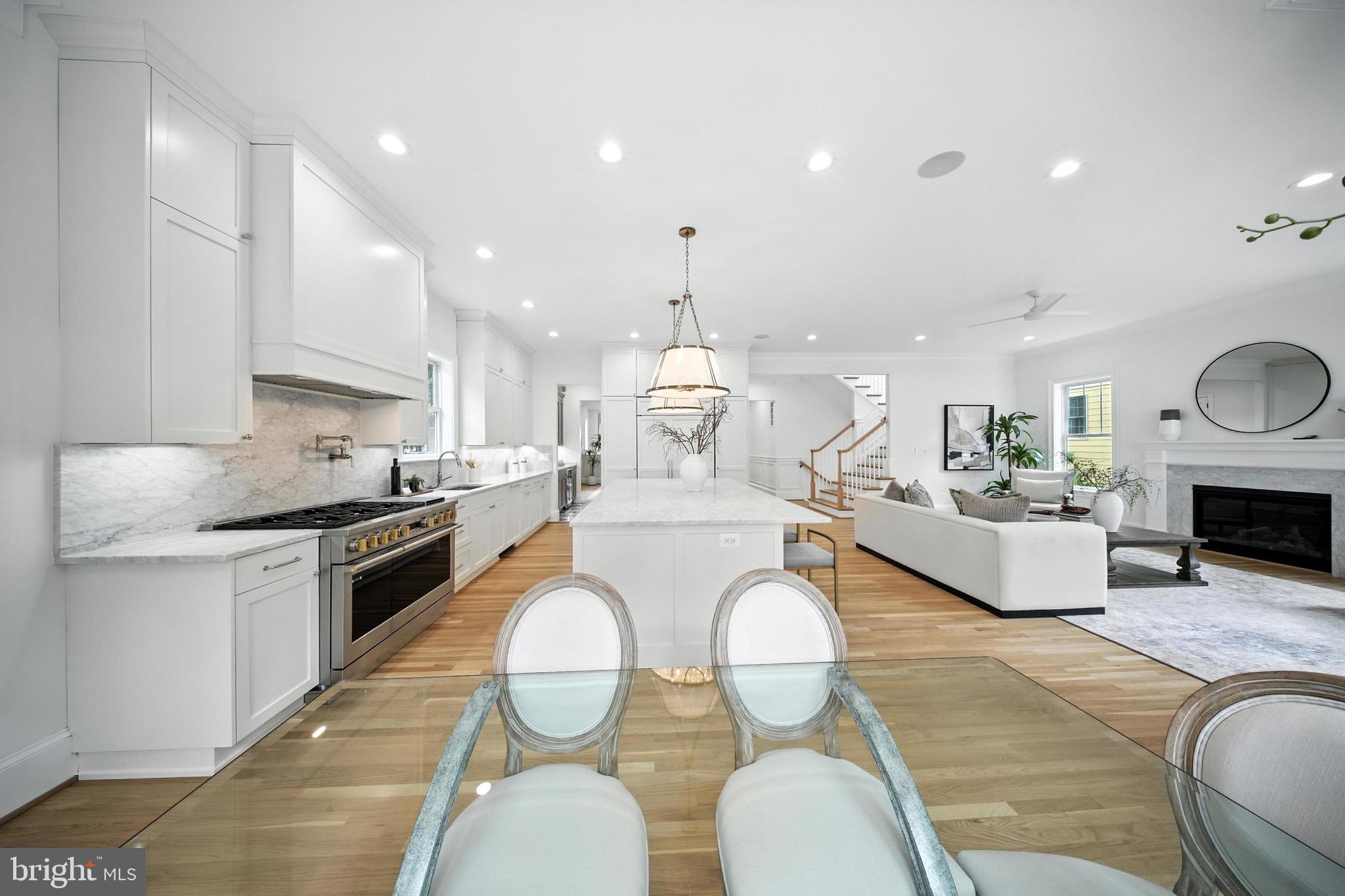 LYONHURST - Residential