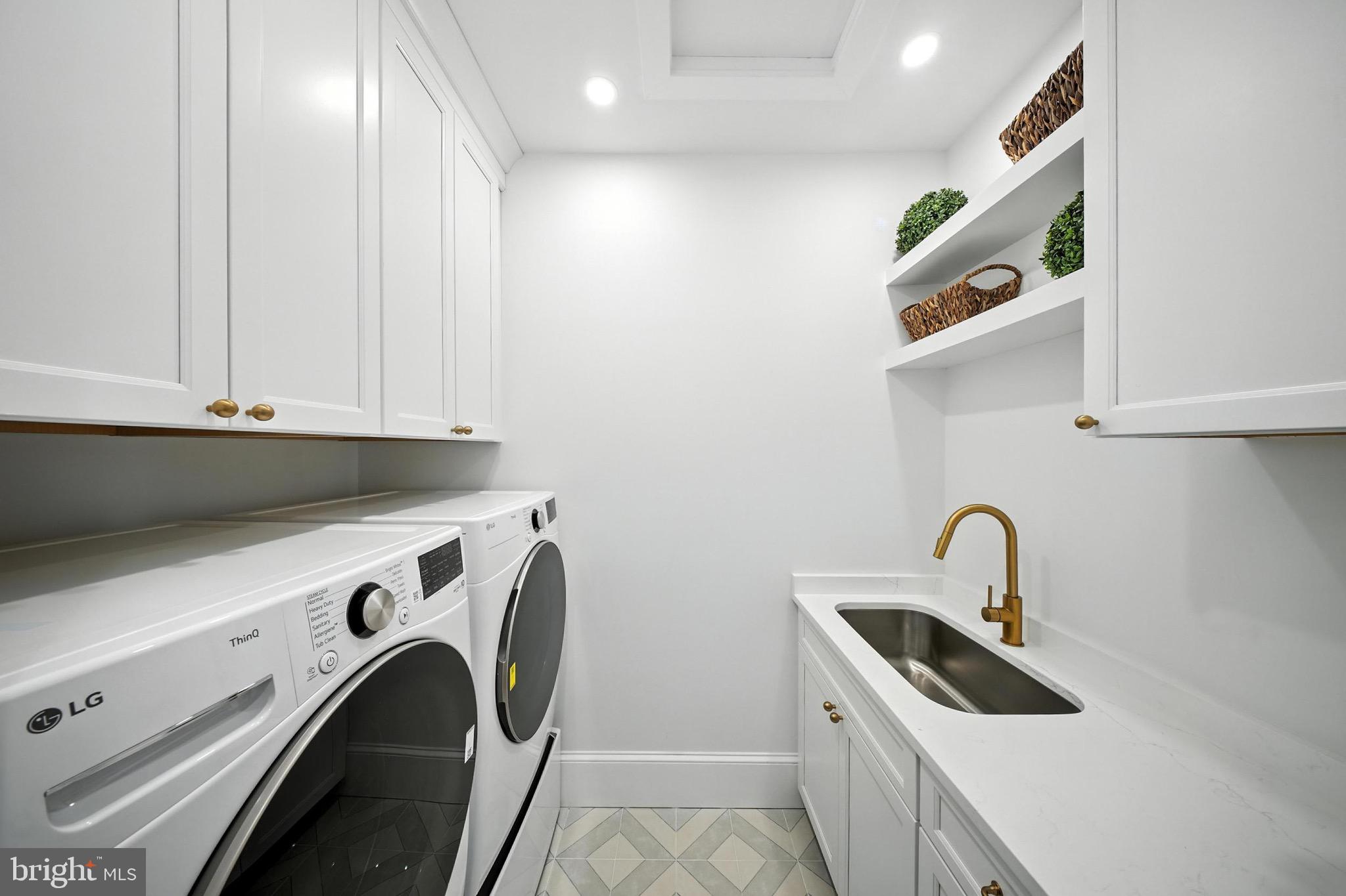 LYONHURST - Residential