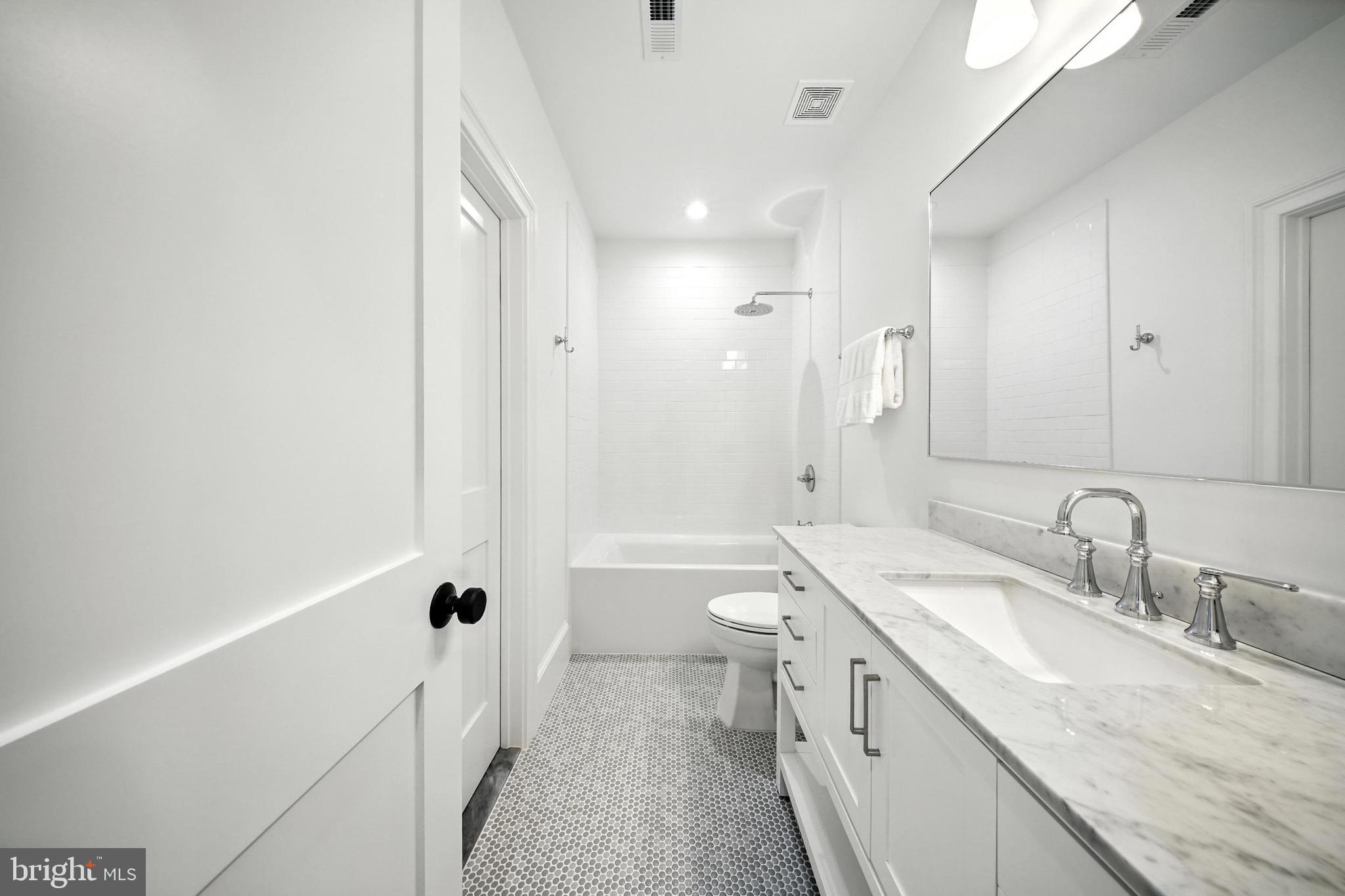 LYONHURST - Residential