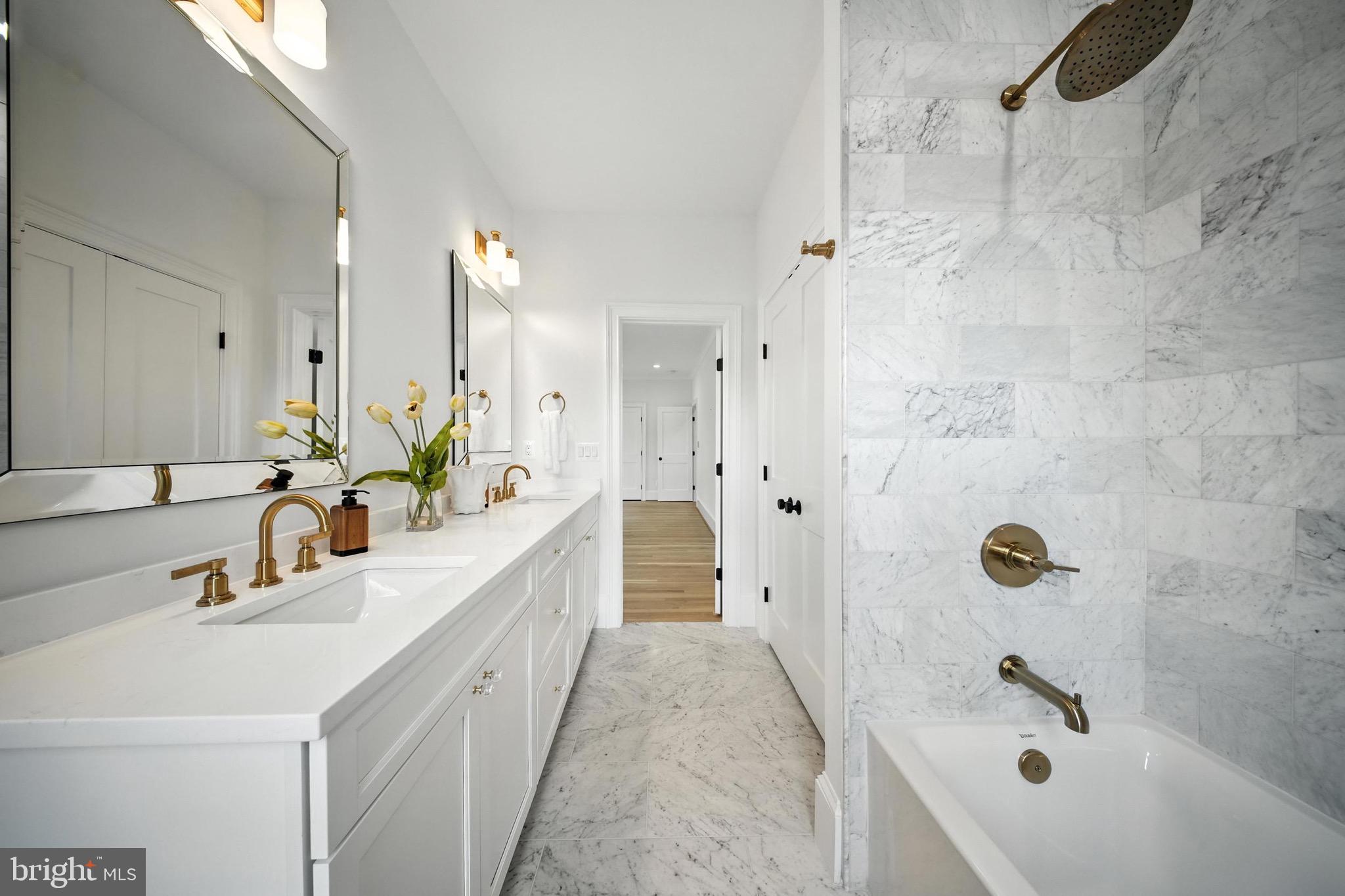 LYONHURST - Residential