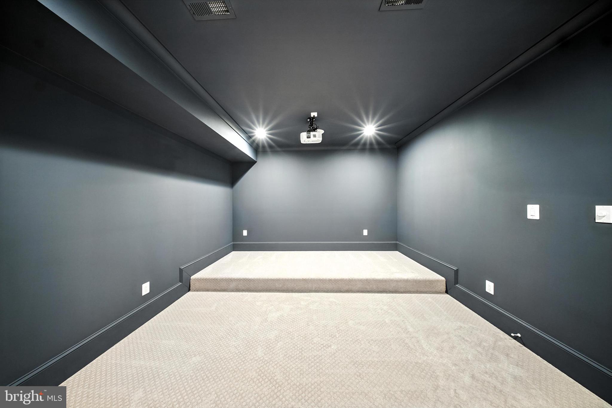 LYONHURST - Residential