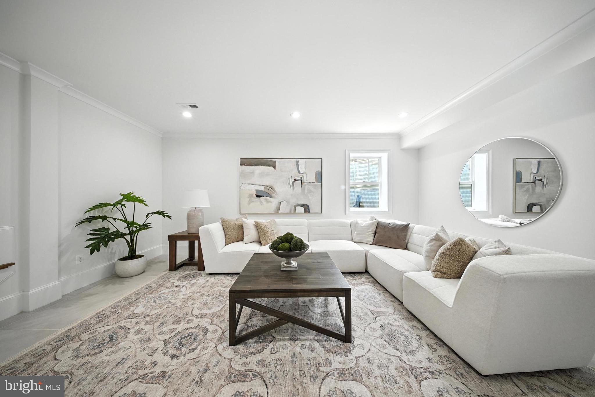 LYONHURST - Residential