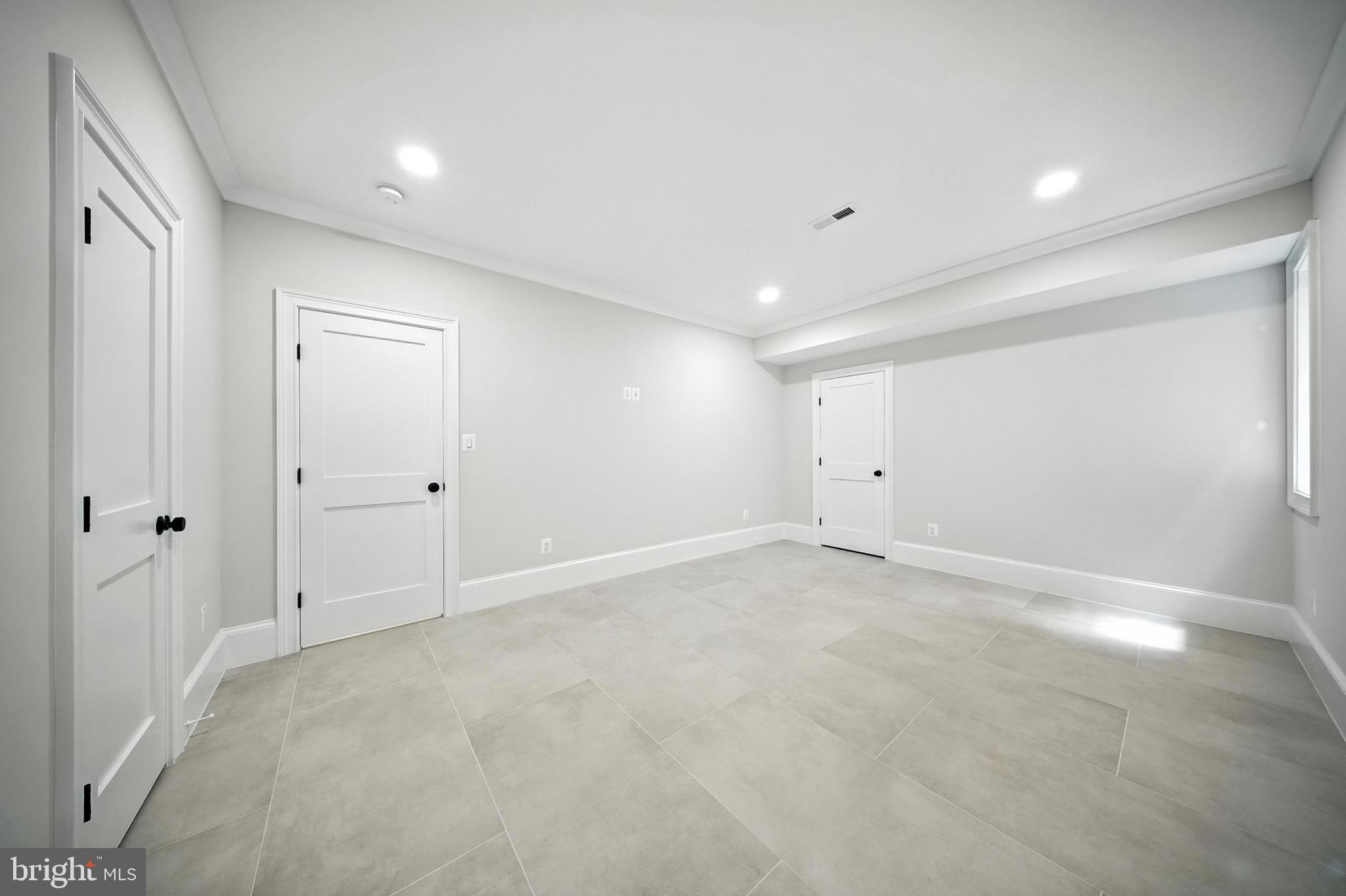 LYONHURST - Residential