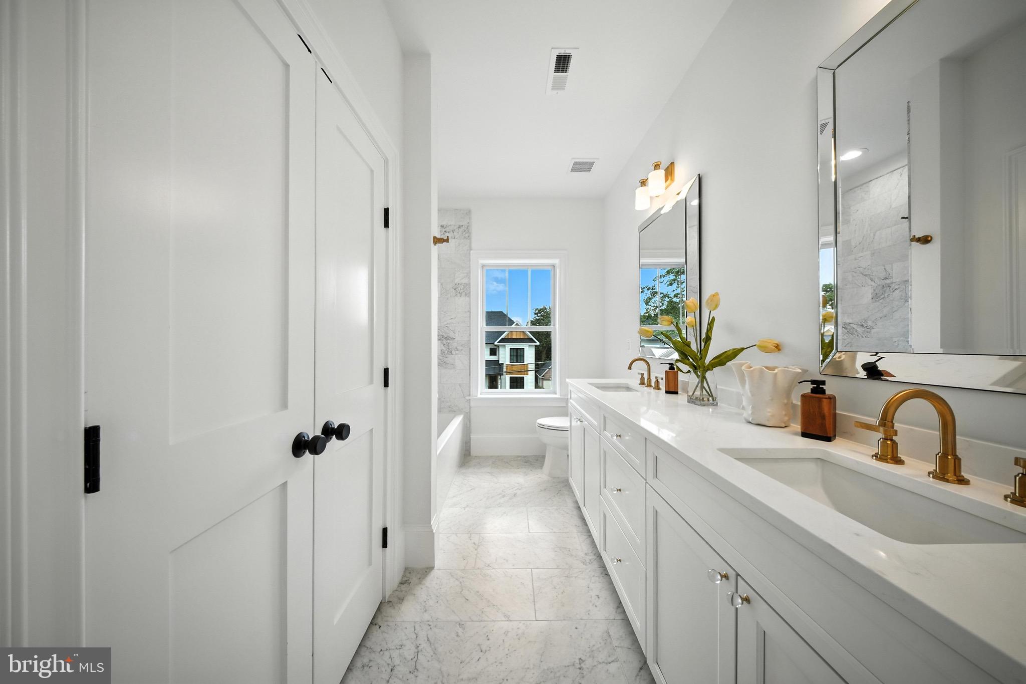 LYONHURST - Residential