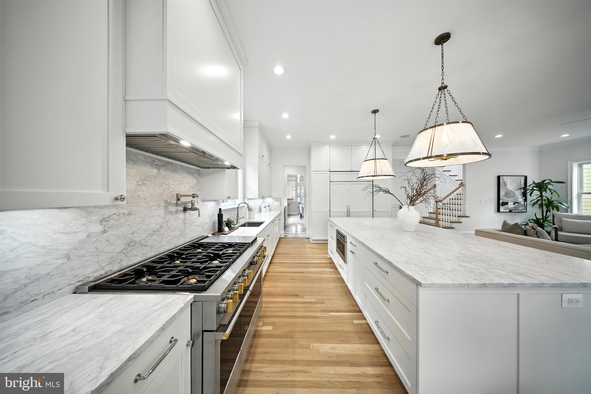 LYONHURST - Residential