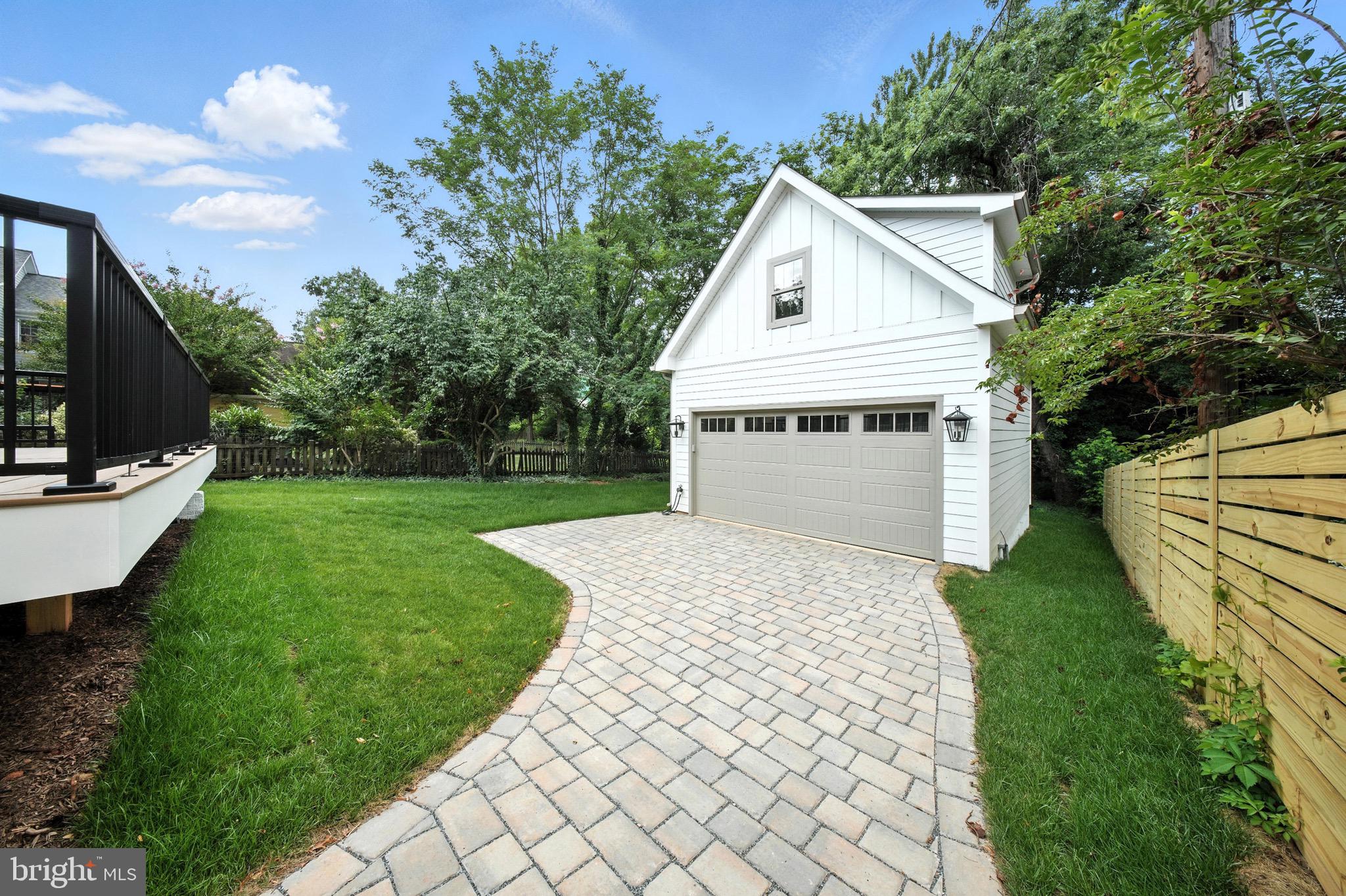 LYONHURST - Residential