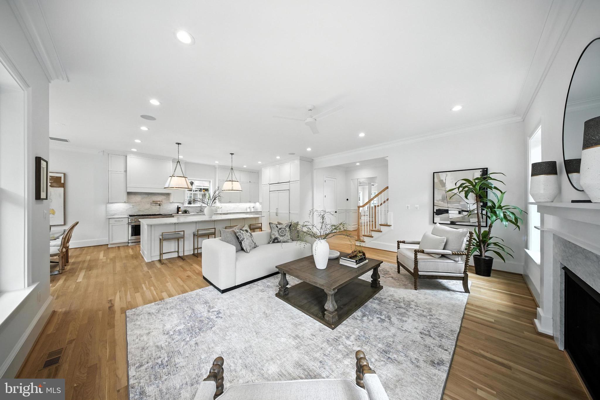 LYONHURST - Residential