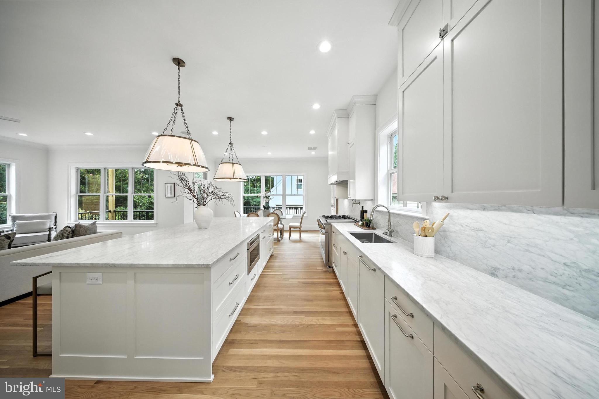 LYONHURST - Residential